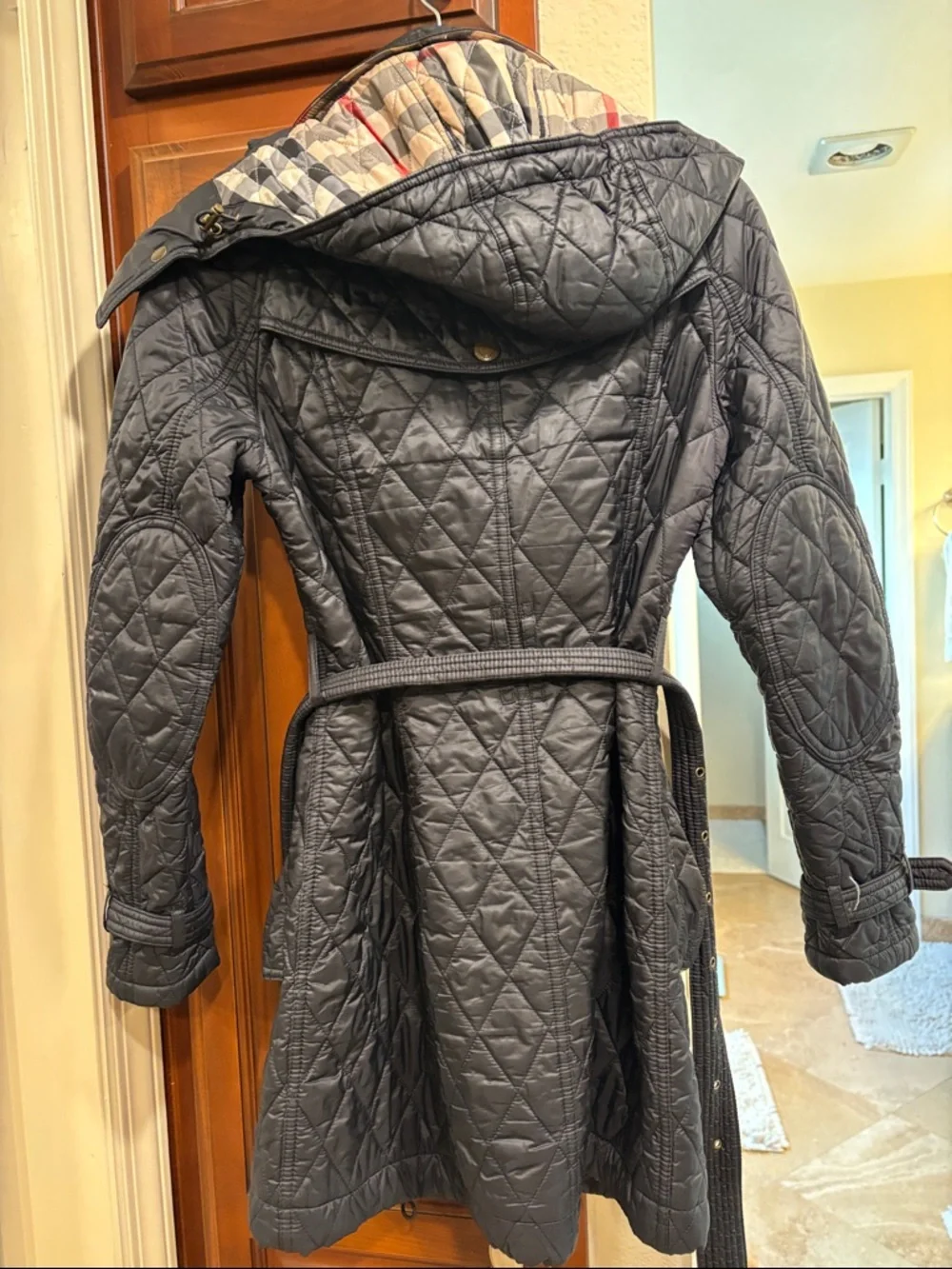 Burberry Black Quilted Belted Trench Coat - Picture 6 of 7